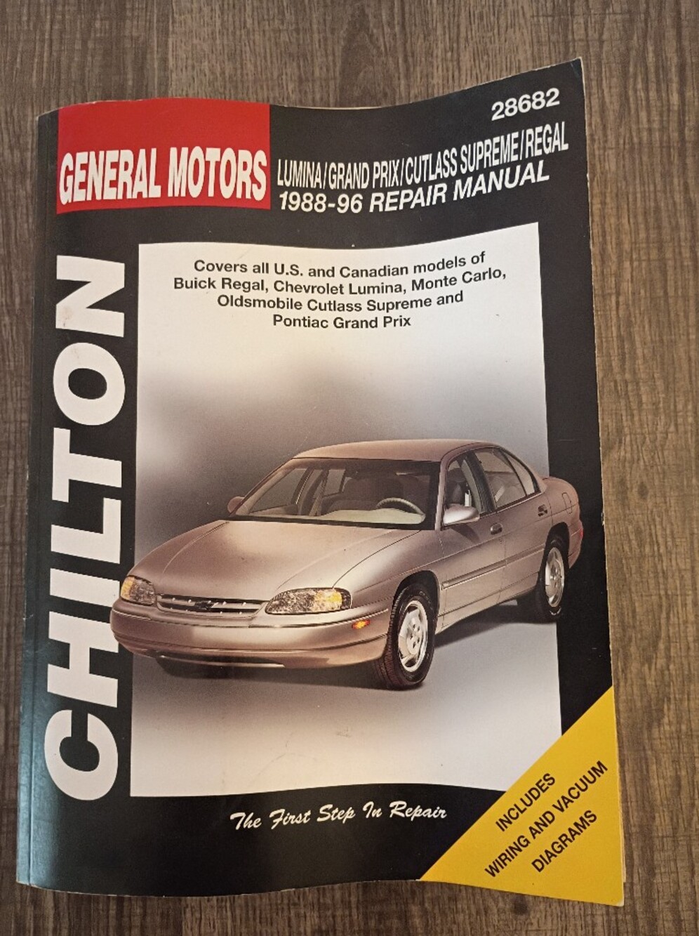 Chilton General Motors Repair Manual - Silver Car Illustration